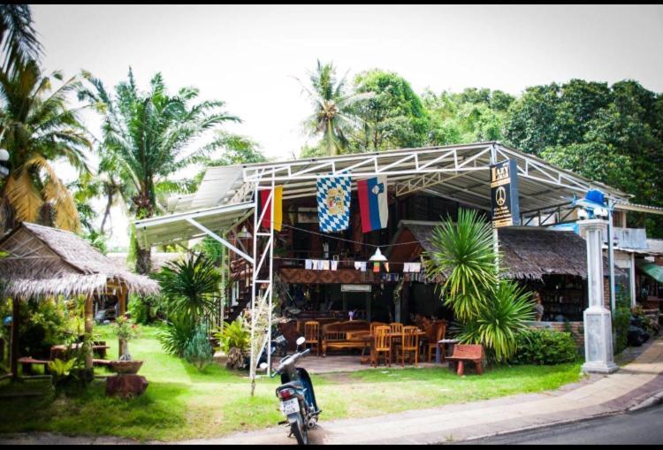 The Lazy Bar And Guesthouse Krabi Exterior photo